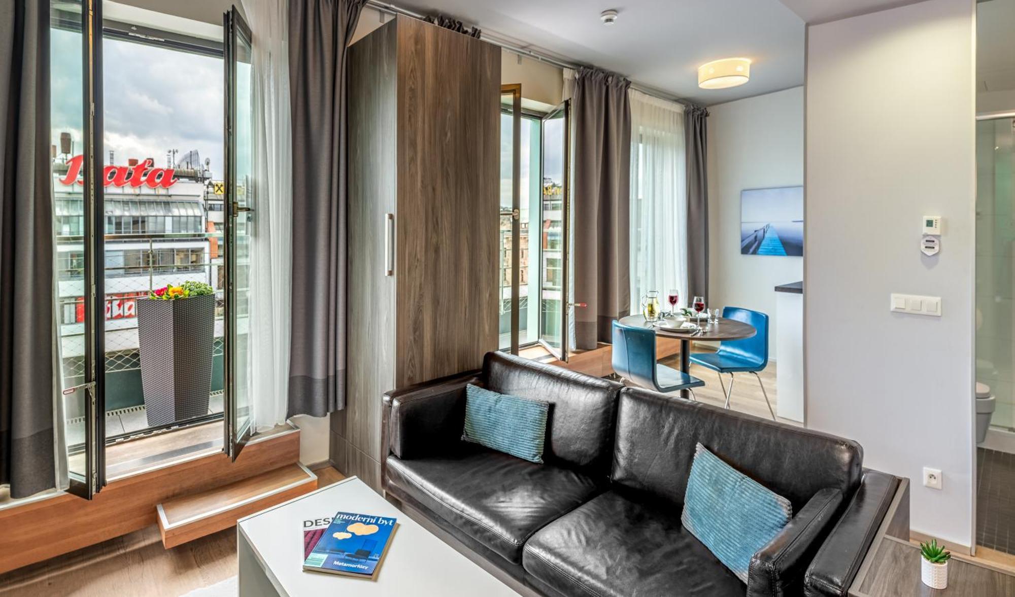 One-Bedroom Apartment Terrace,1575024536:JPEG